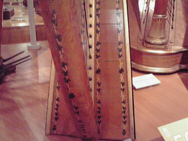 【浜松市楽器博物館】アイリッシュハープって、えっまさかこんなに・・・！？